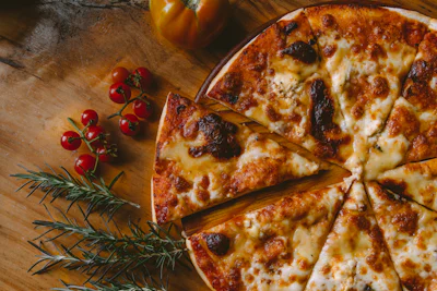 Fuudr gourmet pizza slice being ordered directly from local pizzeria